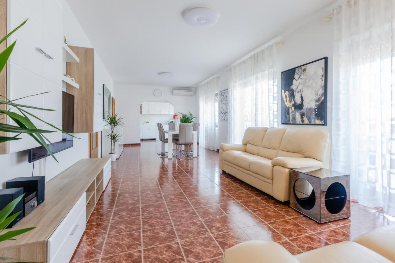 Apartments Zdenka روفينجسكو سيلو المظهر الخارجي الصورة